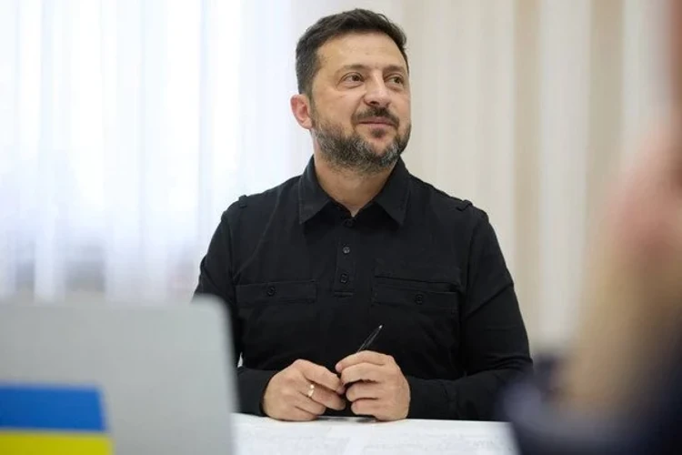 Зеленський назвав цифри нічних ударів: 2 хаби, 1 нафтобаза, 5 суден РФ