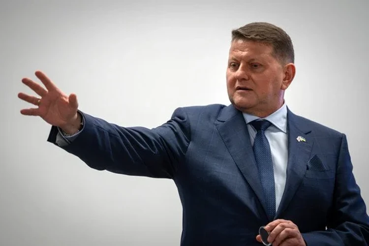 Валерій Залужний під час виступу на нараді послів у Києві 3 серпня